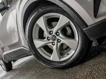 TOYOTA C-HR 1.8 hybrid