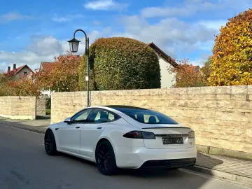 Model S Plaid