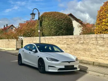 Model S Plaid