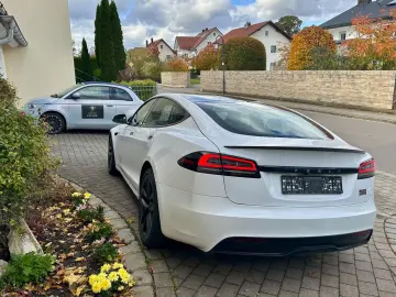 Model S Plaid