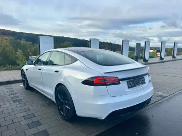 Model S Plaid