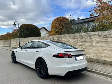 Model S Plaid