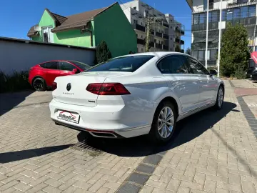 VW Passat• 272 CP• 4 Motion• DSG• Elegance• 2.0 Benzina
