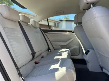 VW Passat• 272 CP• 4 Motion• DSG• Elegance• 2.0 Benzina