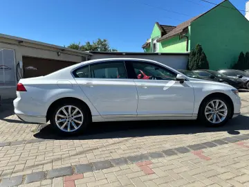 VW Passat• 272 CP• 4 Motion• DSG• Elegance• 2.0 Benzina