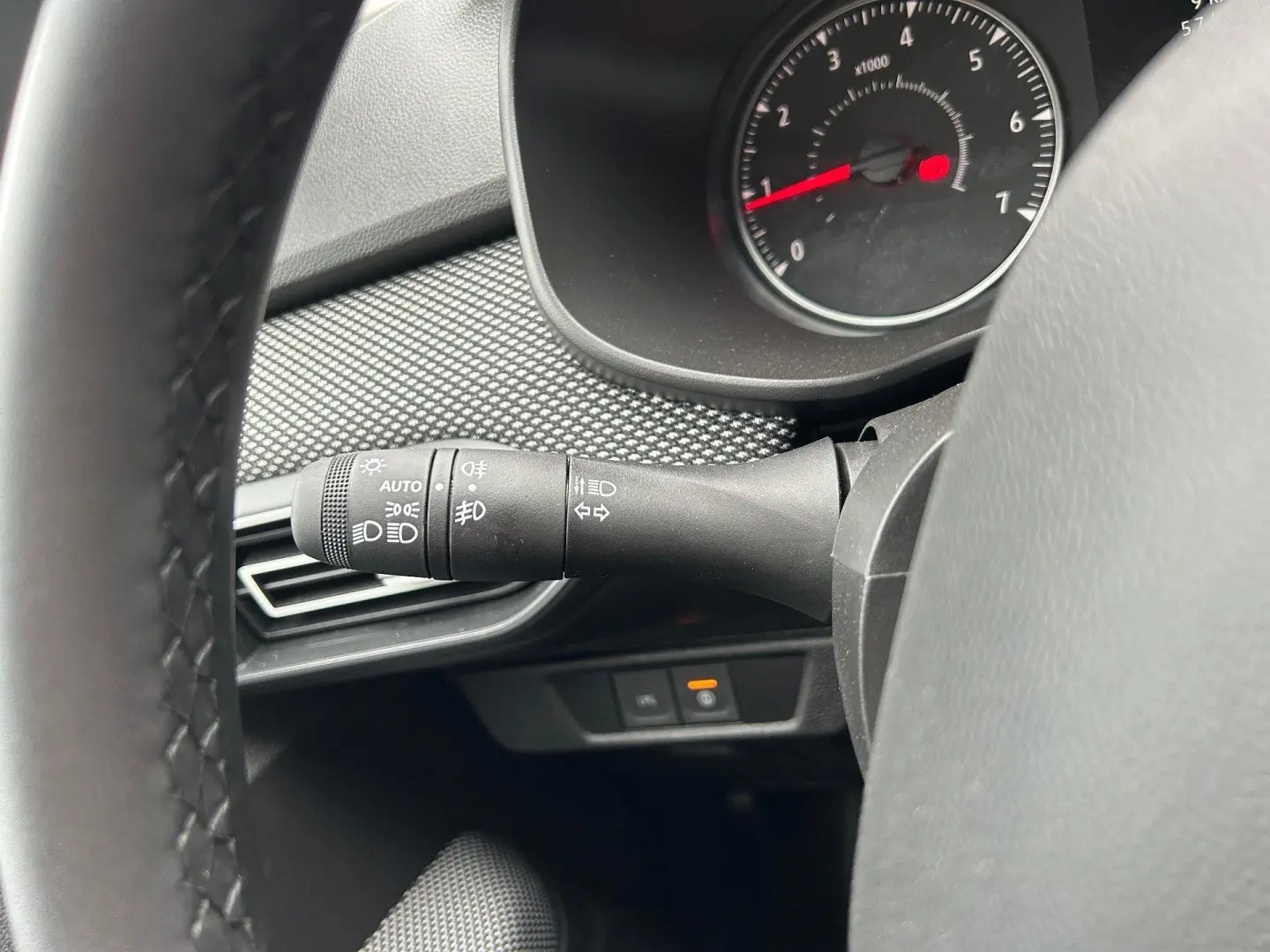 Dacia Logan ECO-G 100 MT6 Expression 2025