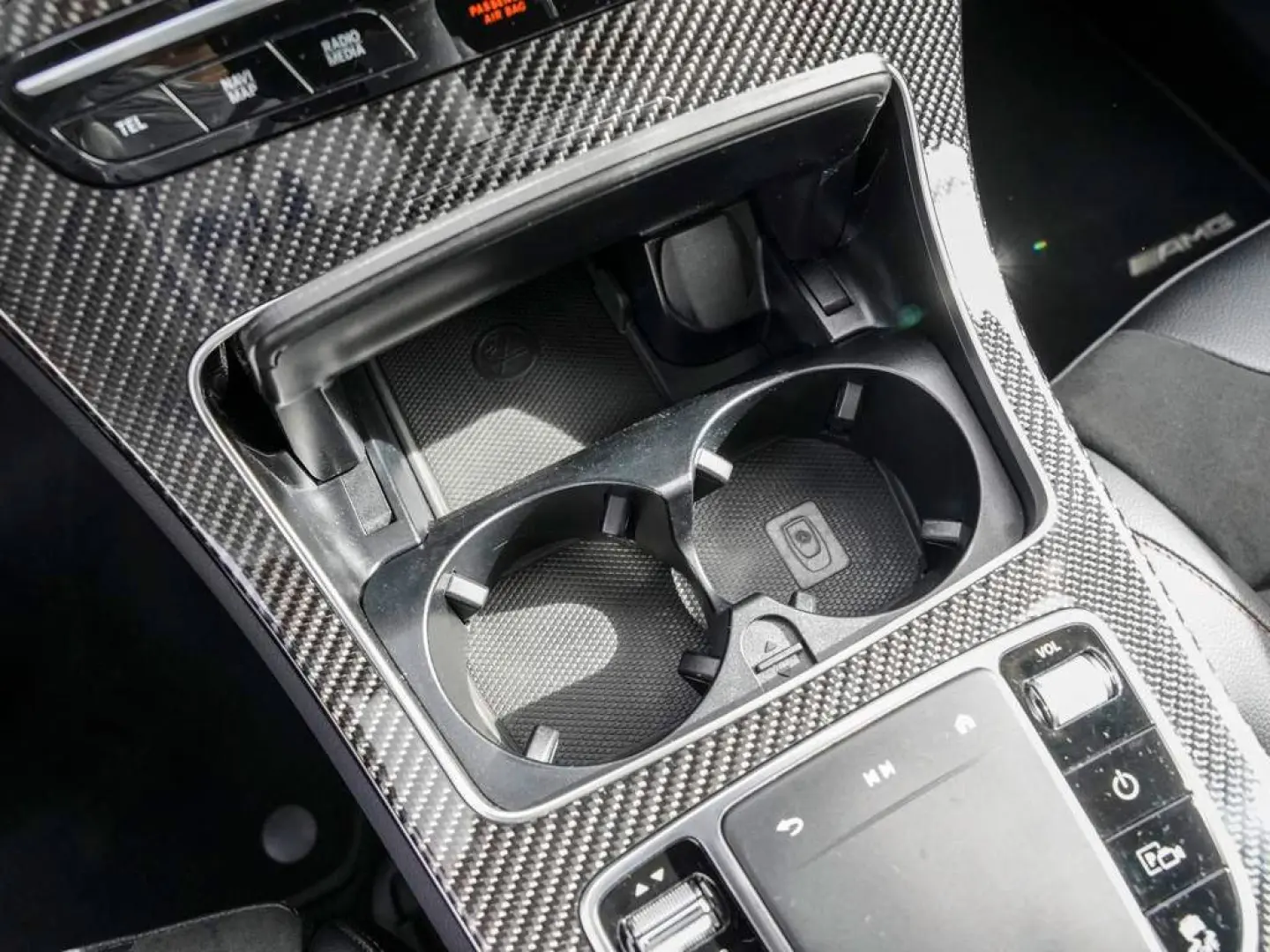 GLC 300 AMG-LINE STH. SHD DISTRONIC HUD NIGHT