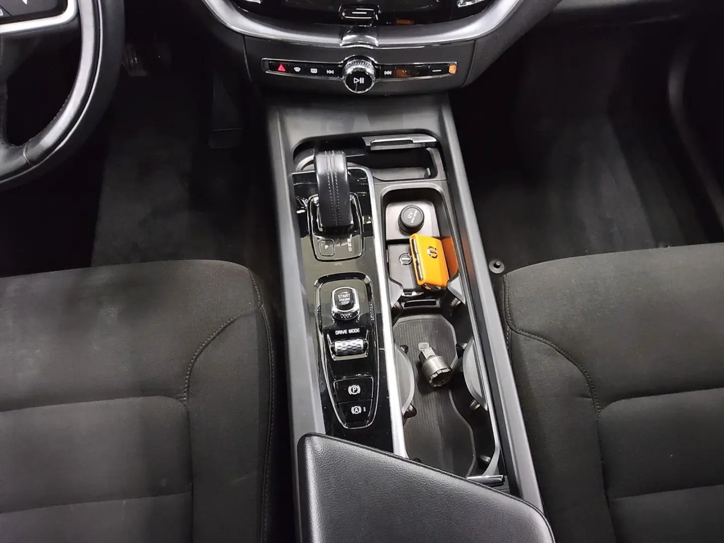 XC60 B4 D Momentum Navi LED AHK