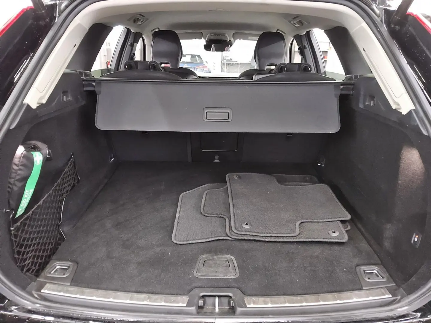 XC60 B4 D Momentum Navi LED AHK