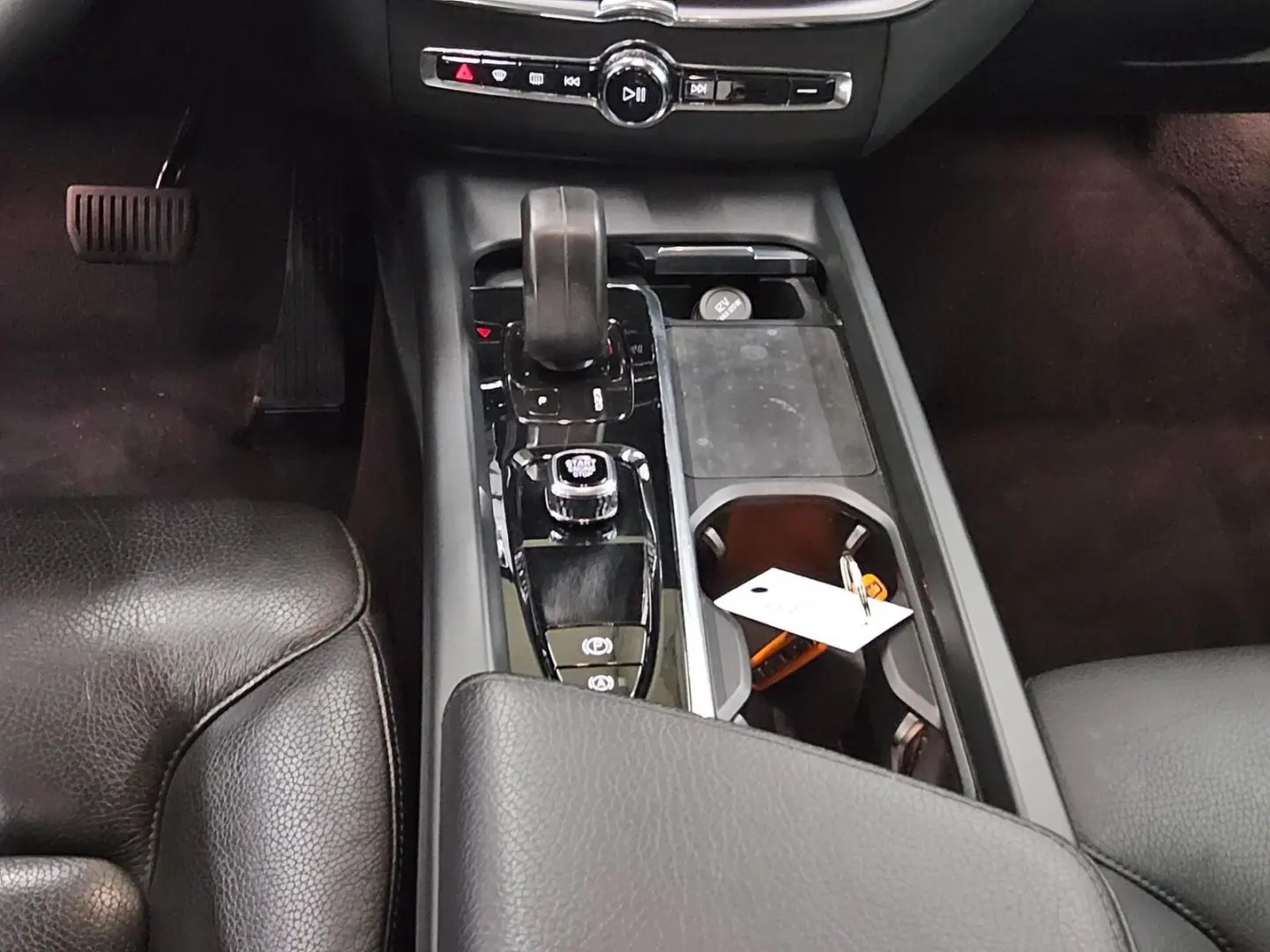 XC60 B4 Momentum Pro Navi LED Leder Sound AHK