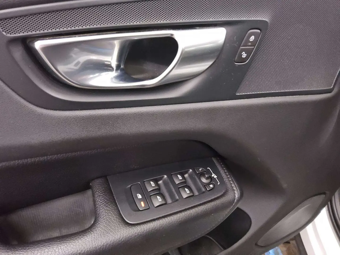 XC60 B4 Momentum Pro Navi LED Leder Sound AHK