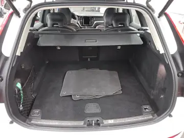 XC60 B4 Momentum Pro Navi LED Leder Sound AHK