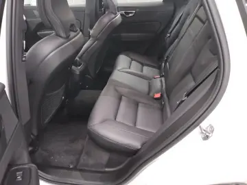 XC60 B4 Momentum Pro Navi LED Leder Sound AHK