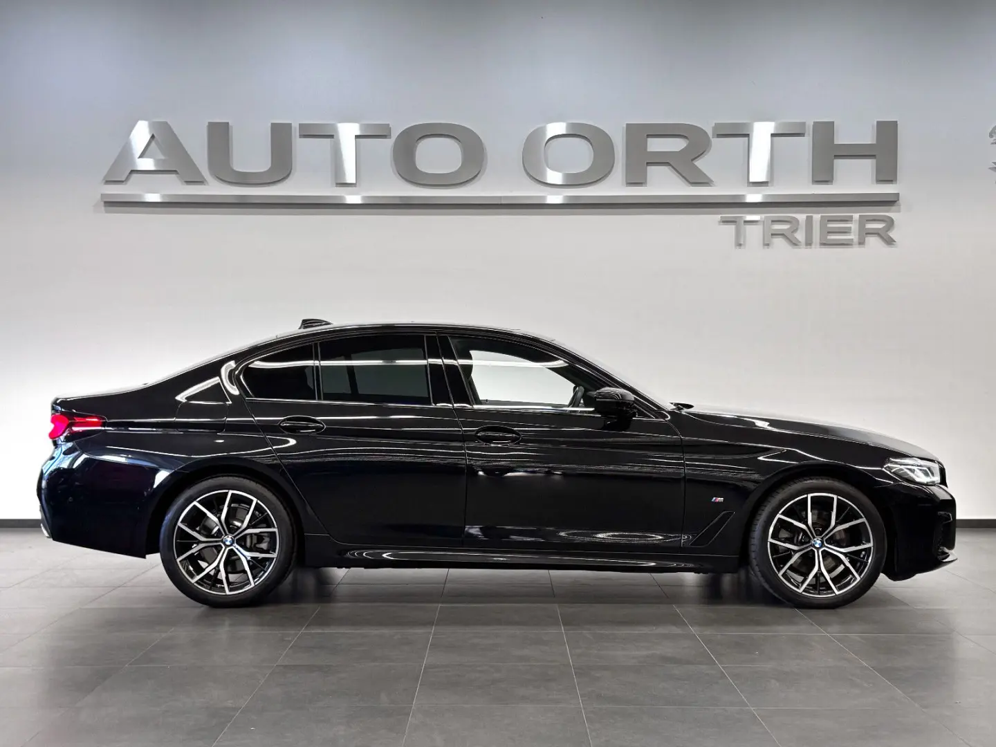 520d xDrive M-SPORT LEDER LC-PROF SD ACC DA HIFI