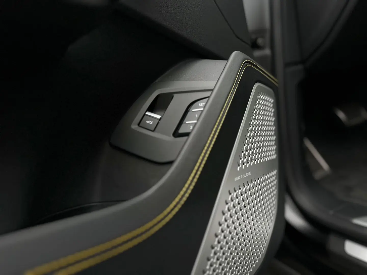 URUS 4.0 MATT CERAMIC 3D PANO DEUTSCH SOFT-CLOSE