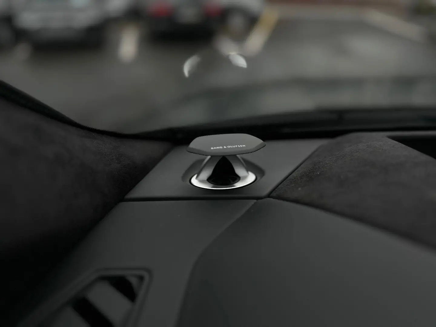 URUS 4.0 MATT CERAMIC 3D PANO DEUTSCH SOFT-CLOSE