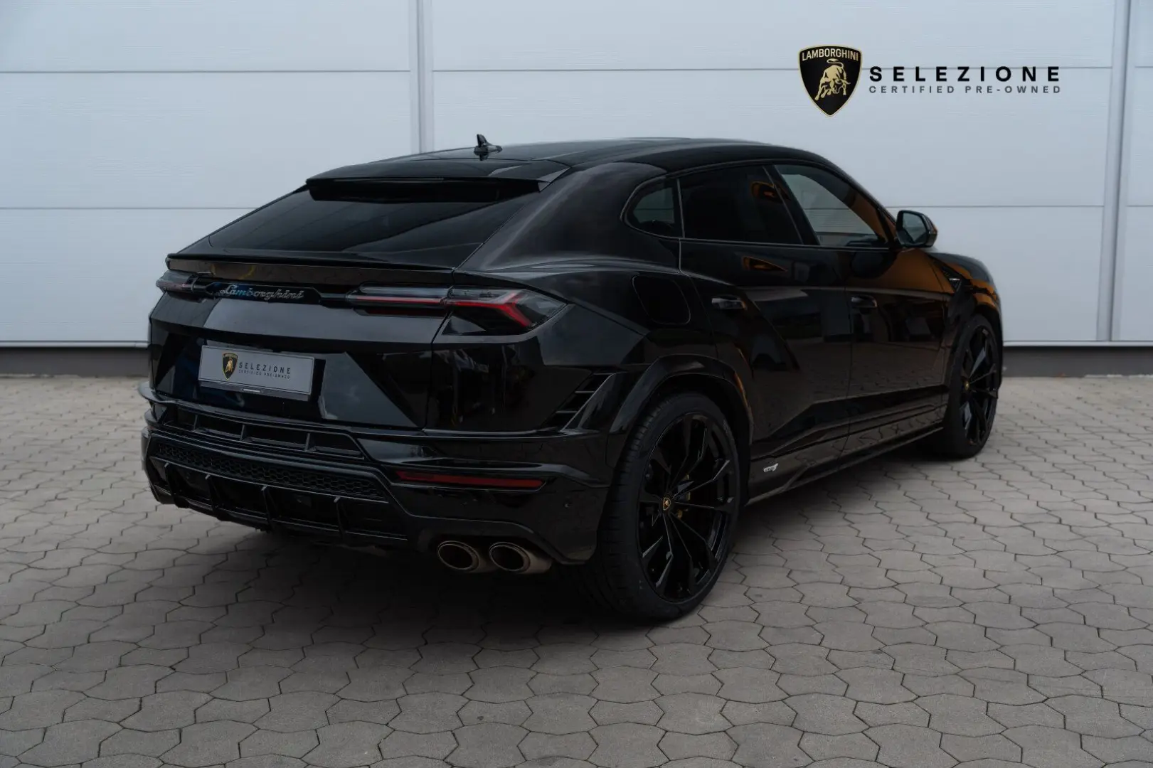 Urus S Pano Style Pack B&O Akrapovic Exhaust 23