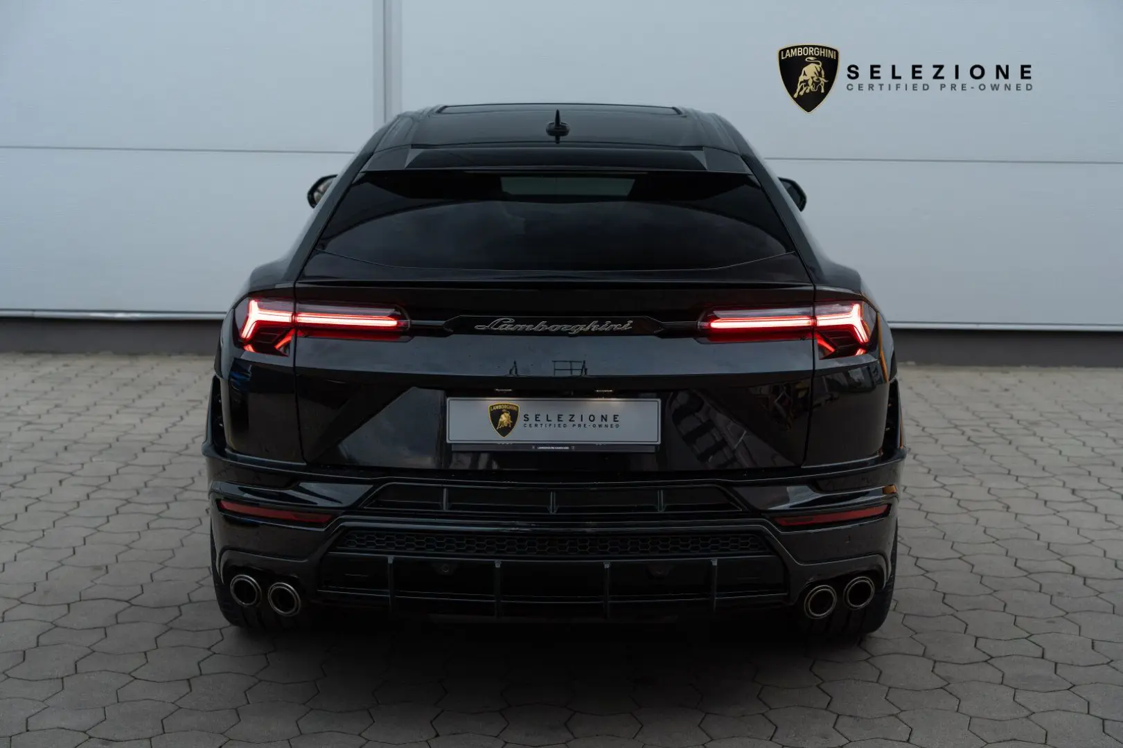 Urus S Pano Style Pack B&O Akrapovic Exhaust 23