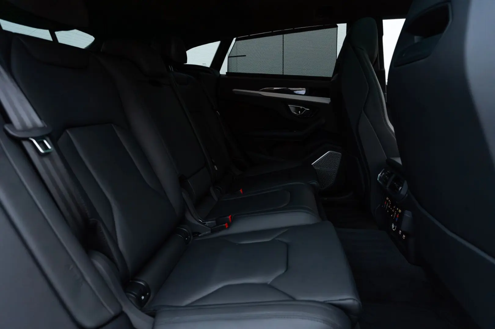 Urus S Pano Style Pack B&O Akrapovic Exhaust 23