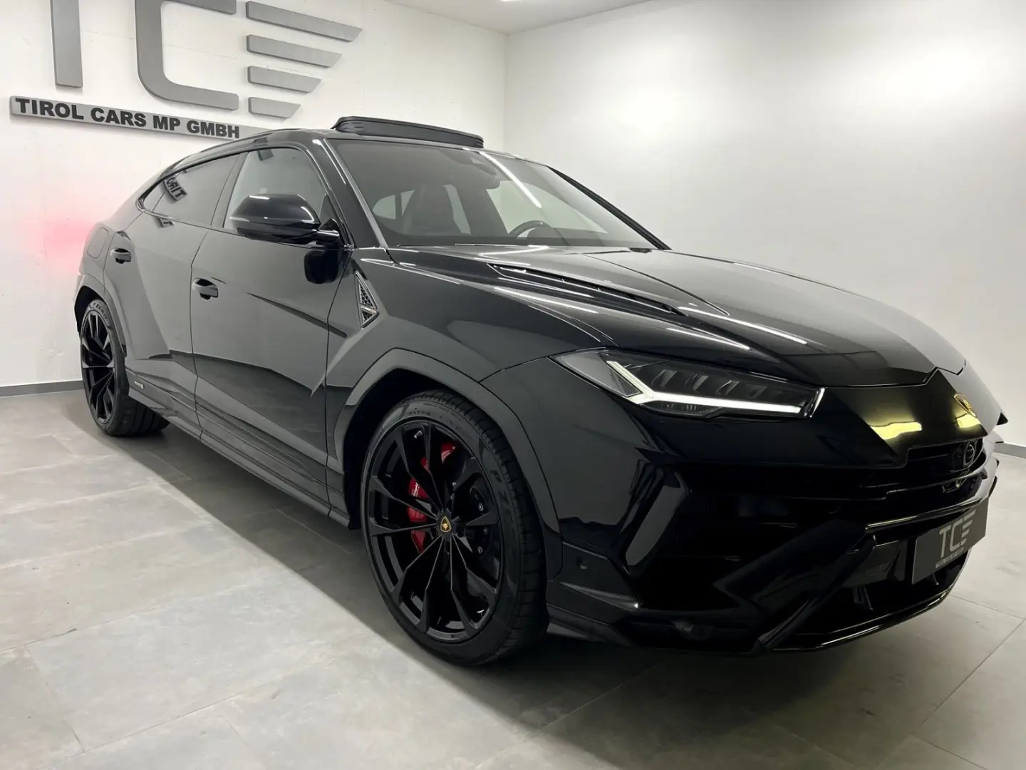 Urus S 60th Anniversary  Carbon  23   Massage  A