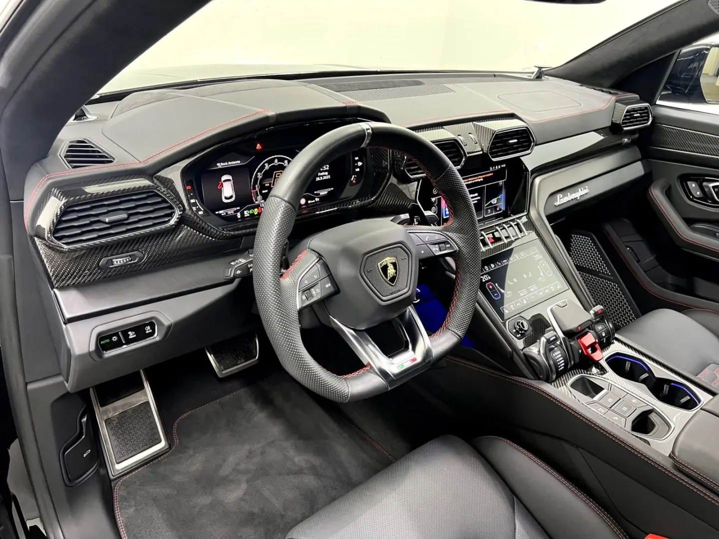 Urus S 60th Anniversary  Carbon  23   Massage  A