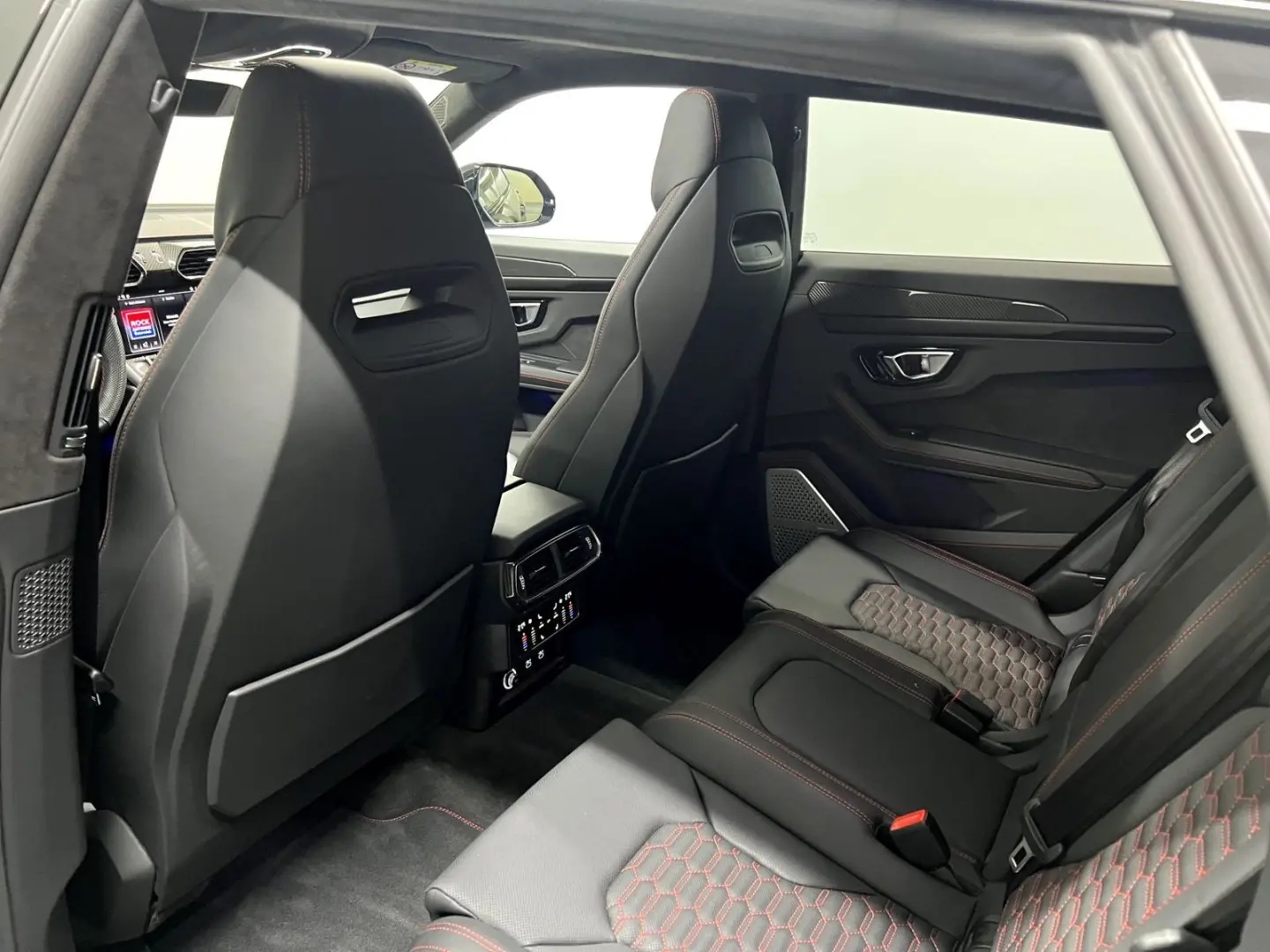 Urus S 60th Anniversary  Carbon  23   Massage  A