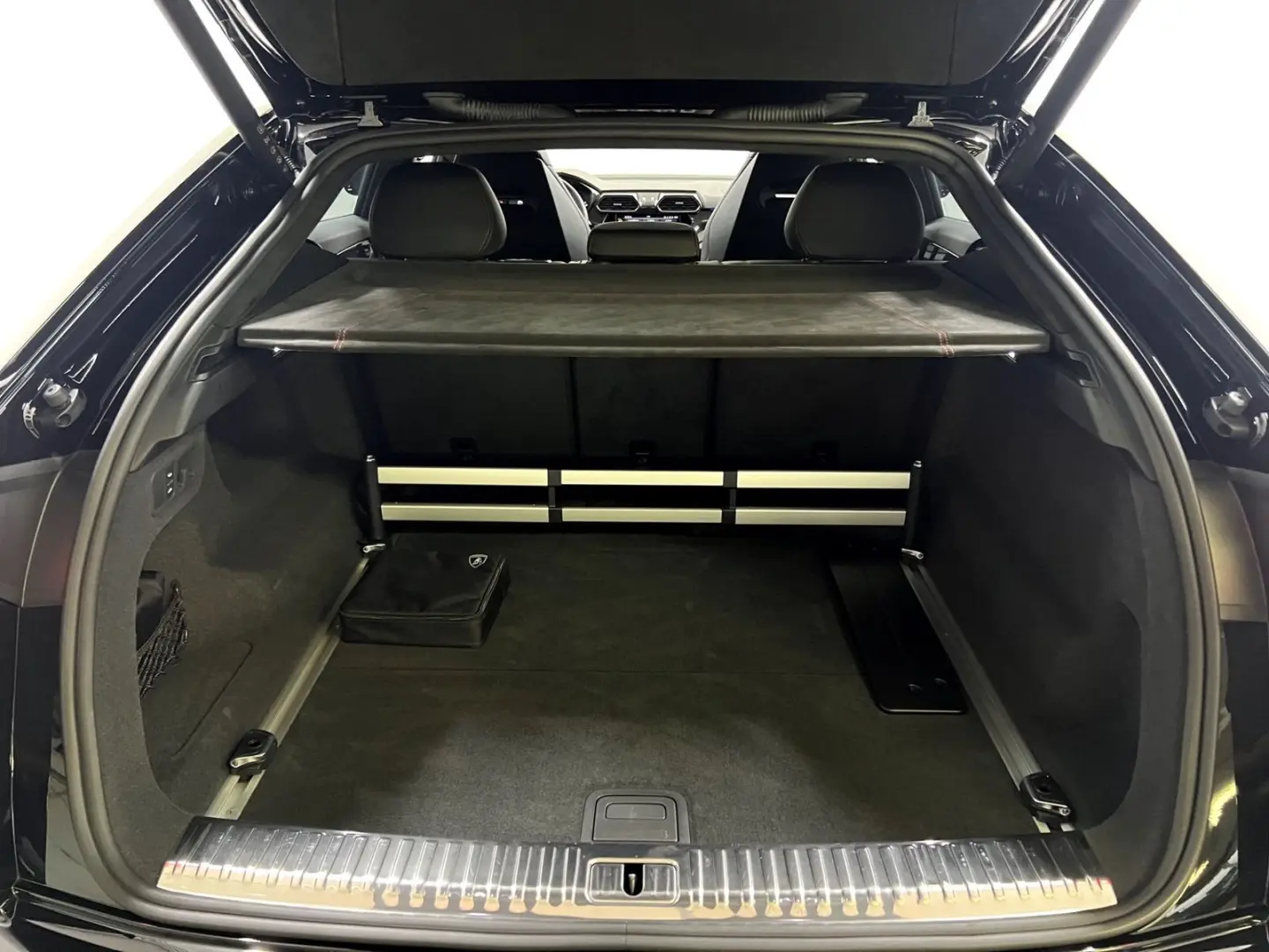 Urus S 60th Anniversary  Carbon  23   Massage  A