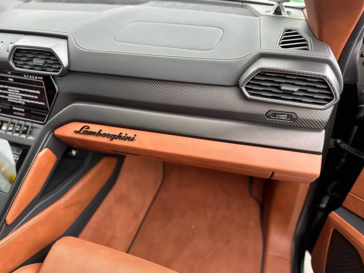 Urus S 4.0 V8 Sport Matt B&O AHK 23'' AKRAPOVIC