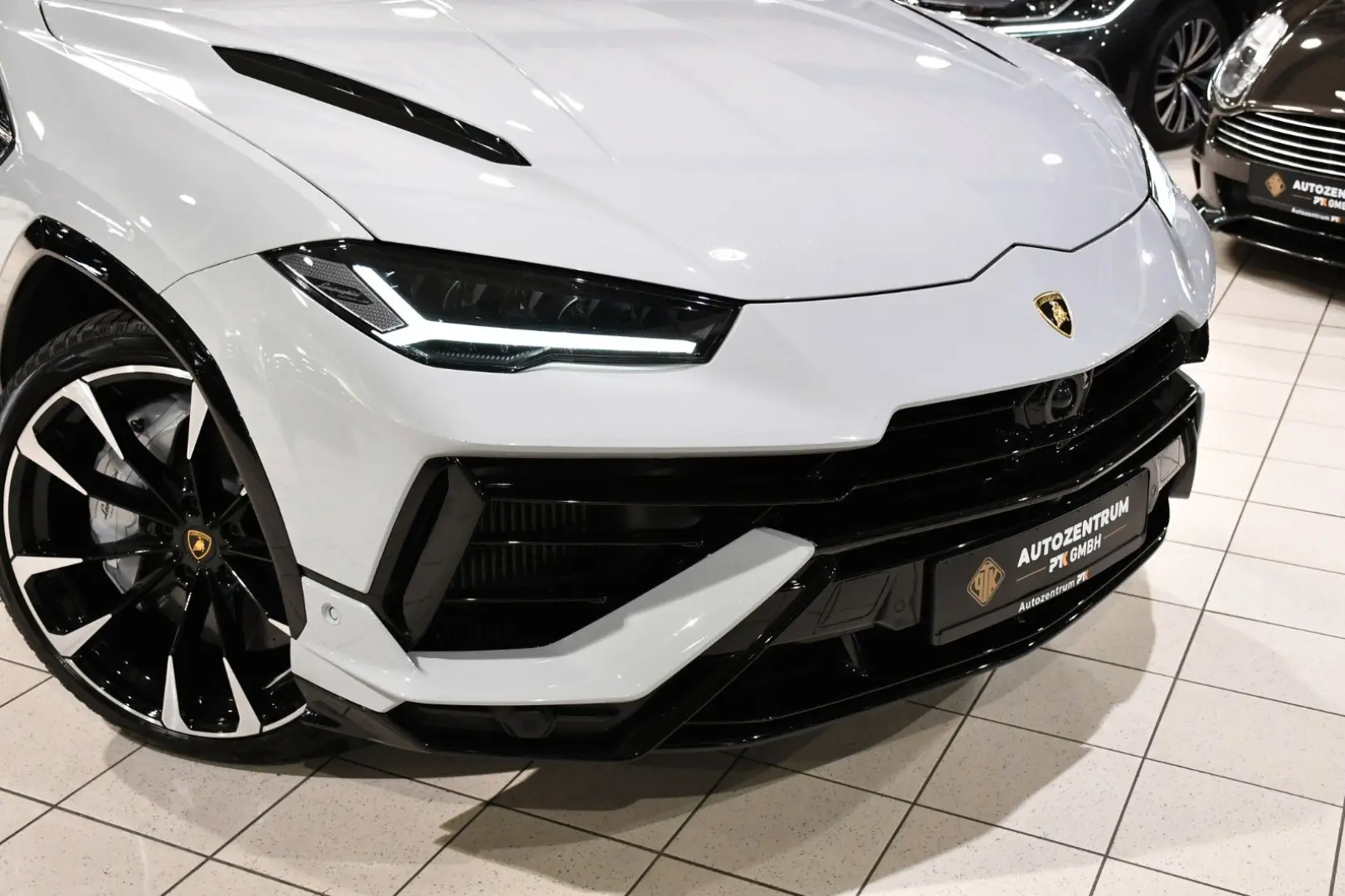 UrusS 4.0 V8 Exclusive  B&O 60 Anniversario Pano