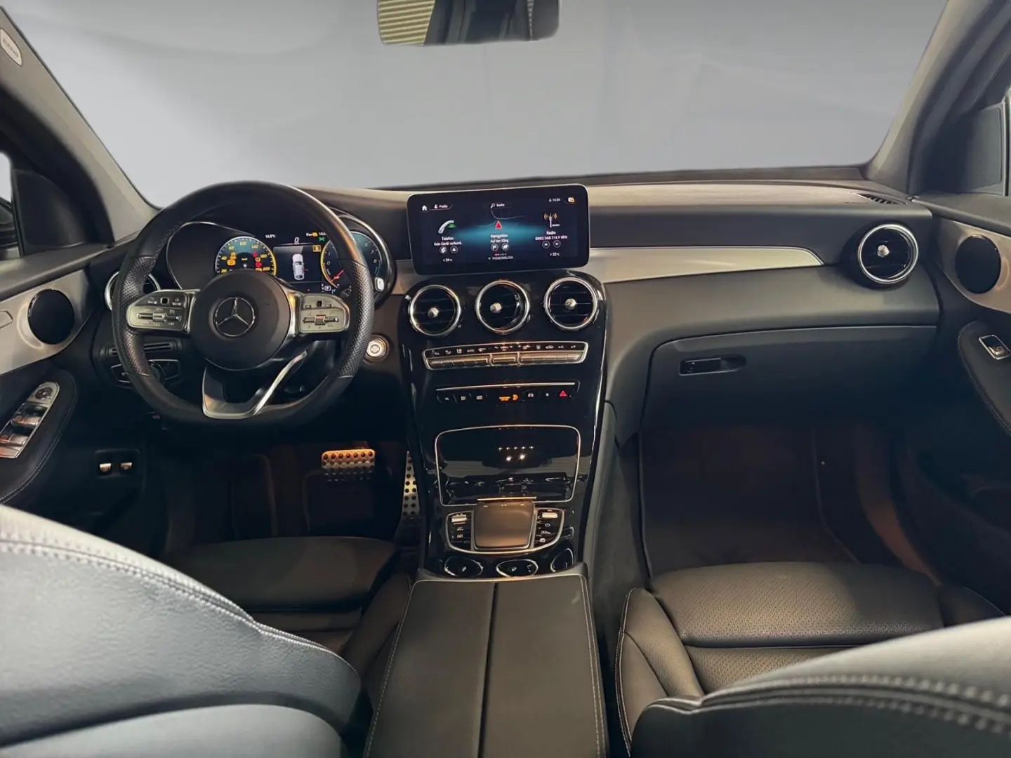GLC 300 e 4M Coupé AMG Night Kam MBUX LED Spur