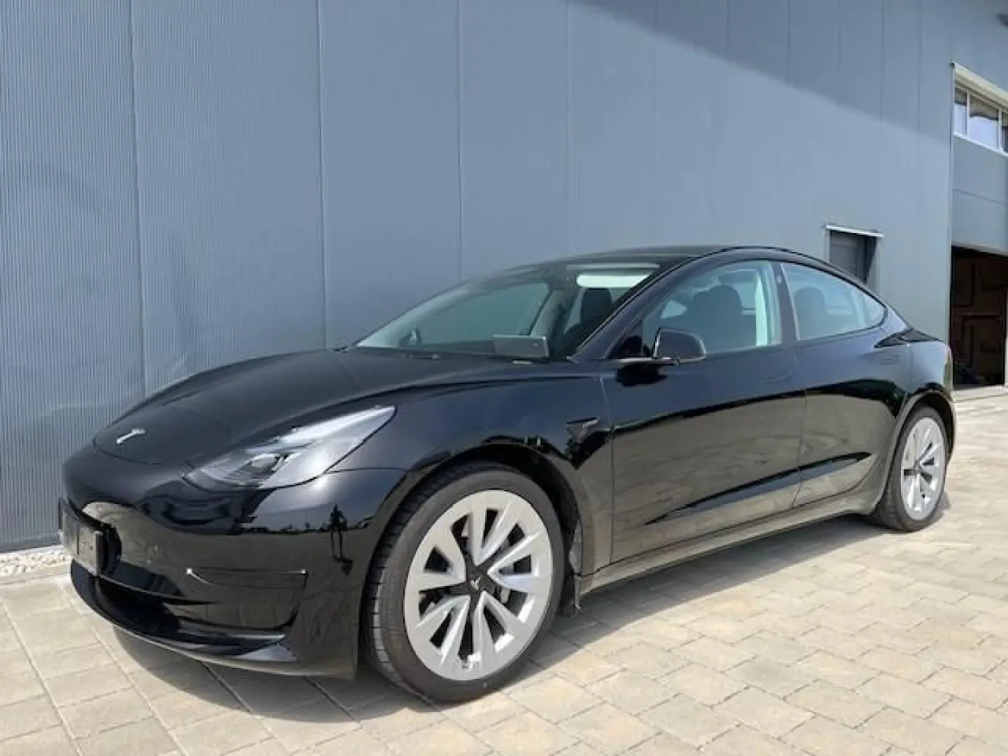 Model 3 Standard Range Plus RWD Dt. Modell TOP