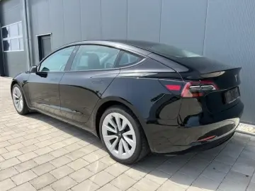 Model 3 Standard Range Plus RWD Dt. Modell TOP