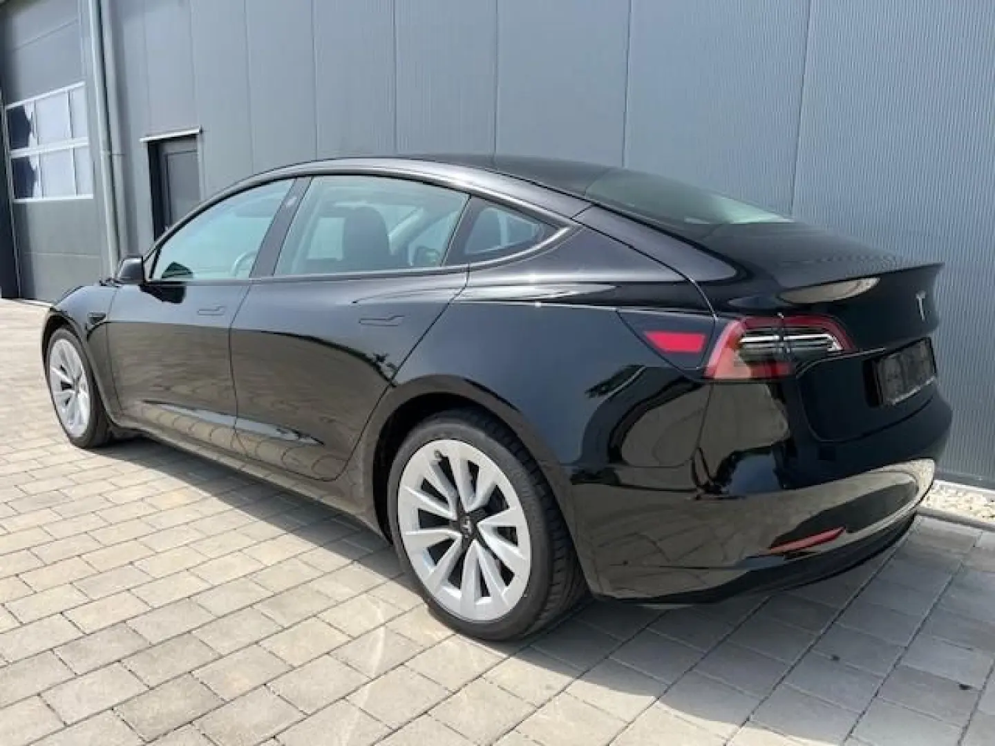 Model 3 Standard Range Plus RWD Dt. Modell TOP