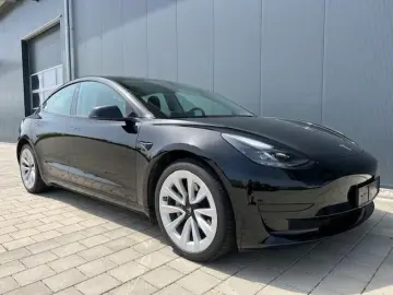 Model 3 Standard Range Plus RWD Dt. Modell TOP