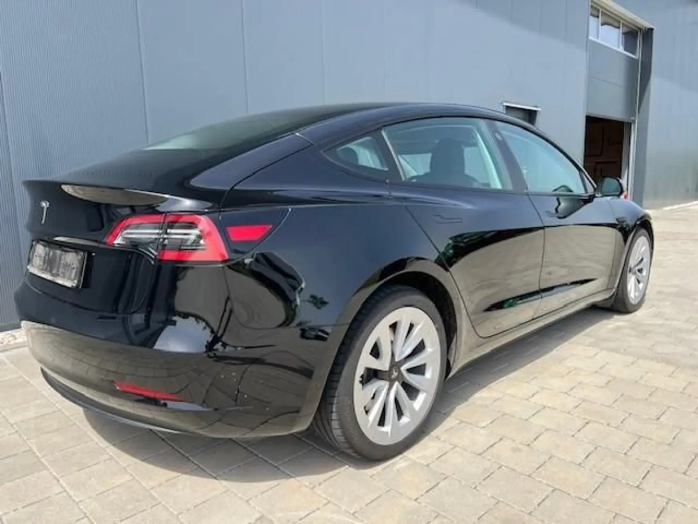 Model 3 Standard Range Plus RWD Dt. Modell TOP