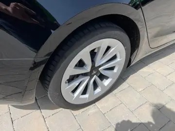 Model 3 Standard Range Plus RWD Dt. Modell TOP