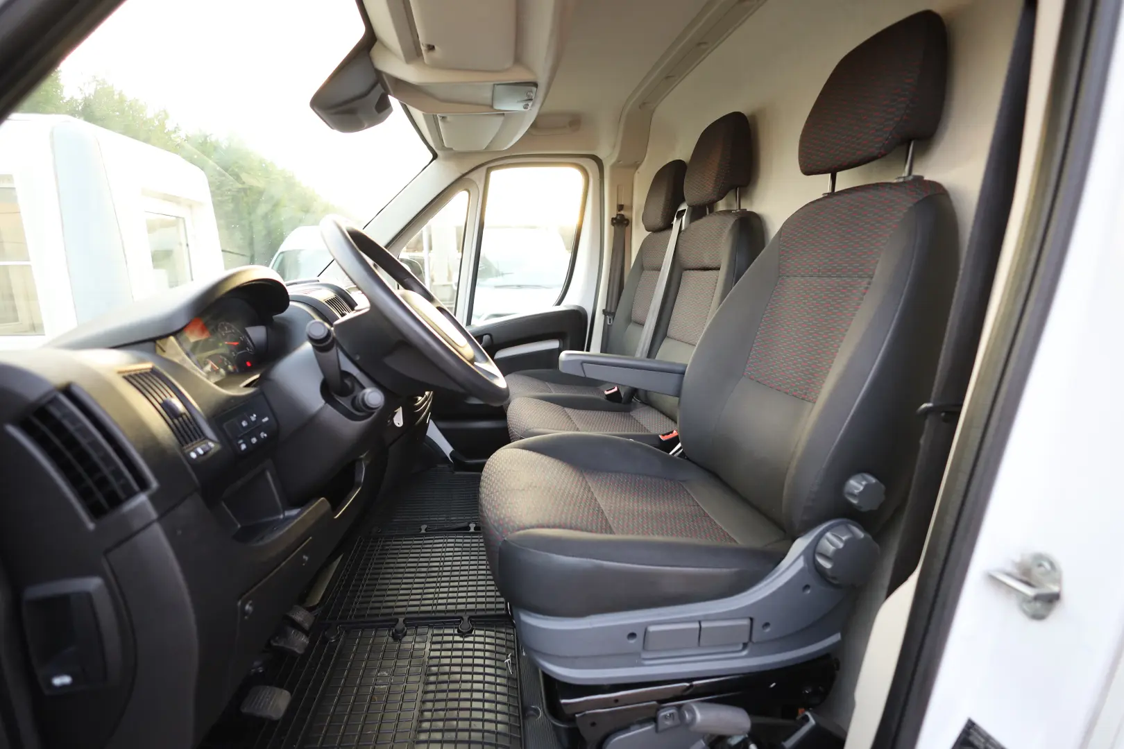 Peugeot Boxer L4H2 2.2D 140CP