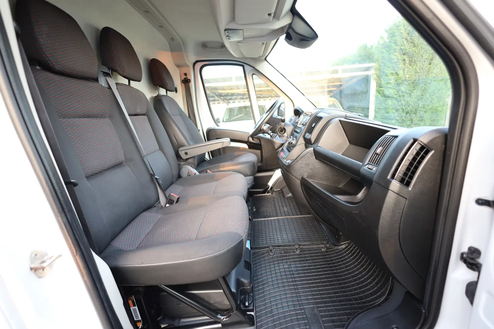 Peugeot Boxer L4H2 2.2D 140CP