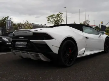 Huracán EVO Spyder AWD   LIFT SENSONUM DEUTSCH
