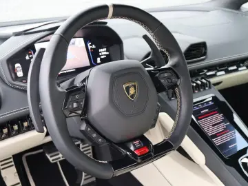 Huracán EVO Spyder AWD   LIFT SENSONUM DEUTSCH