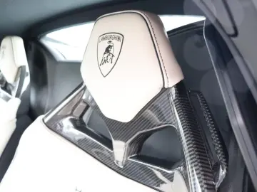 Huracán EVO Spyder AWD   LIFT SENSONUM DEUTSCH