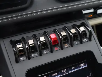 Huracán EVO Spyder AWD   LIFT SENSONUM DEUTSCH