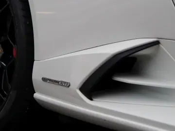 Huracán EVO Spyder AWD   LIFT SENSONUM DEUTSCH