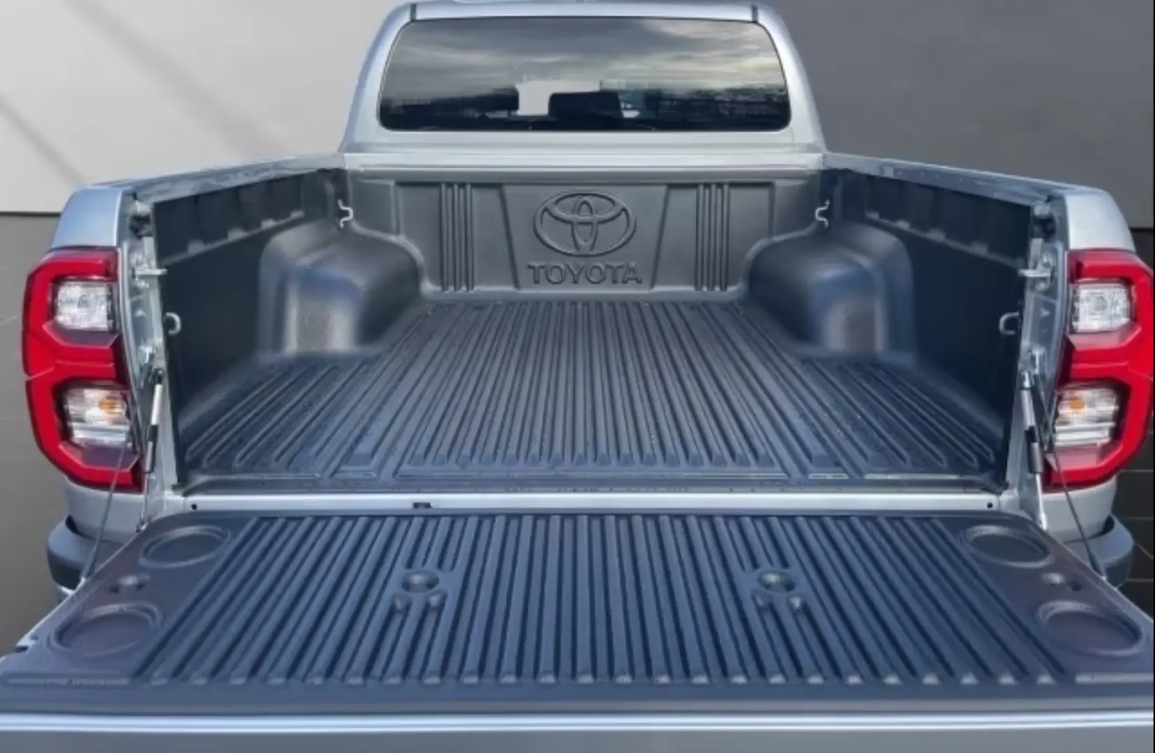 Toyota Hilux Double Cab Executiv 2.8 D-4D EU6e