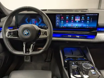 550e xDrive M Sport   Ab 2 39% Fin   Pano B&W DA