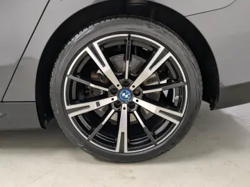 550e xDrive M Sport   Ab 2 39% Fin   Pano B&W DA