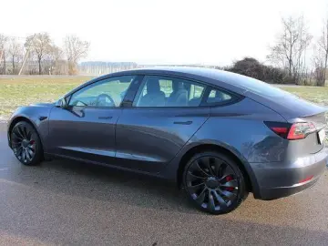 Model 3 Performance Dual AWD Elektro Autopilo...
