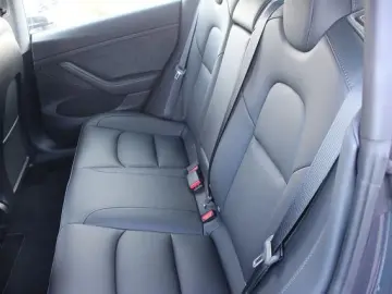 Model 3 Performance Dual AWD Elektro Autopilo...