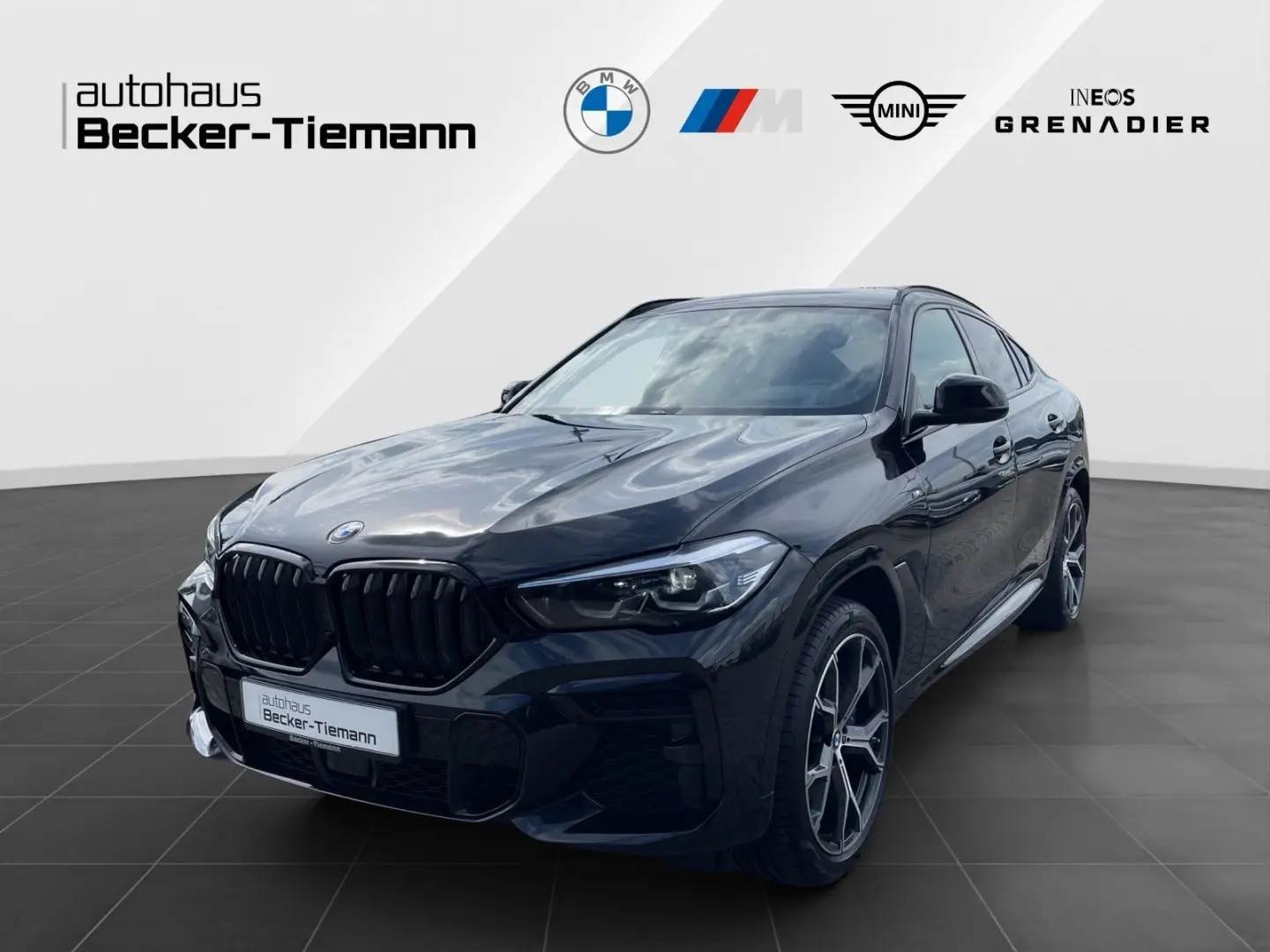 X6 xDrive30d M Sport IconicGlow Parking Head-Up