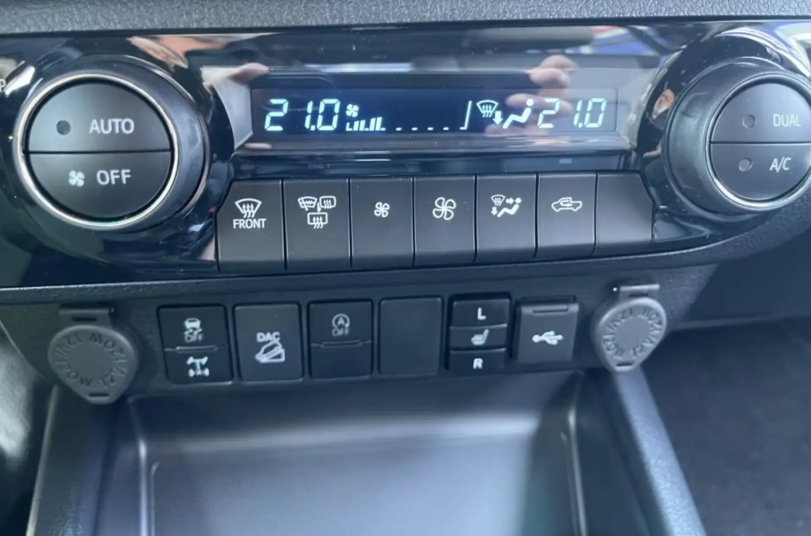 Toyota HiLux 4x4 Double Cab MHEV Autm. Invincible